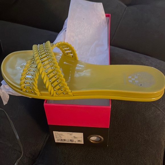 Beautiful jelly sandals!! Vince Camuto! 🍐 - Picture 5 of 5